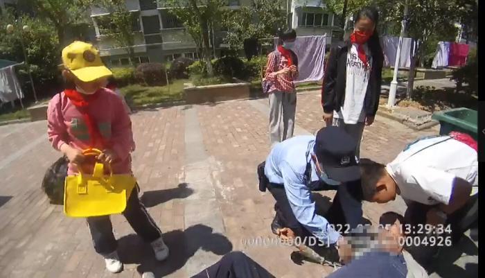 安徽宣城：5名小学生救助摔伤老人 教科书式操作赢点赞