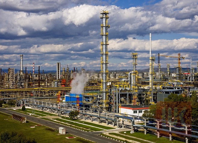 俄罗斯卢克石油公司（Lukoil）旗下的布尔加斯（Neftochim Burgas）炼油厂 图自保媒