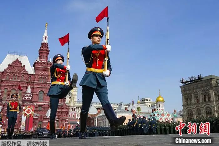 俄罗斯纪念卫国战争胜利77周年红场阅兵式正式开始