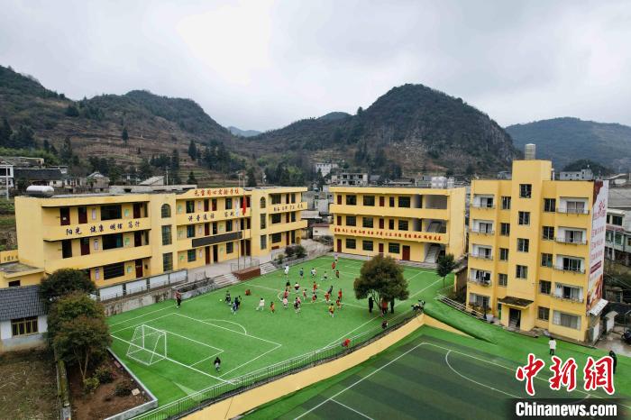 农工党党员张汉龙让乡村孩子的学校和城里一样好