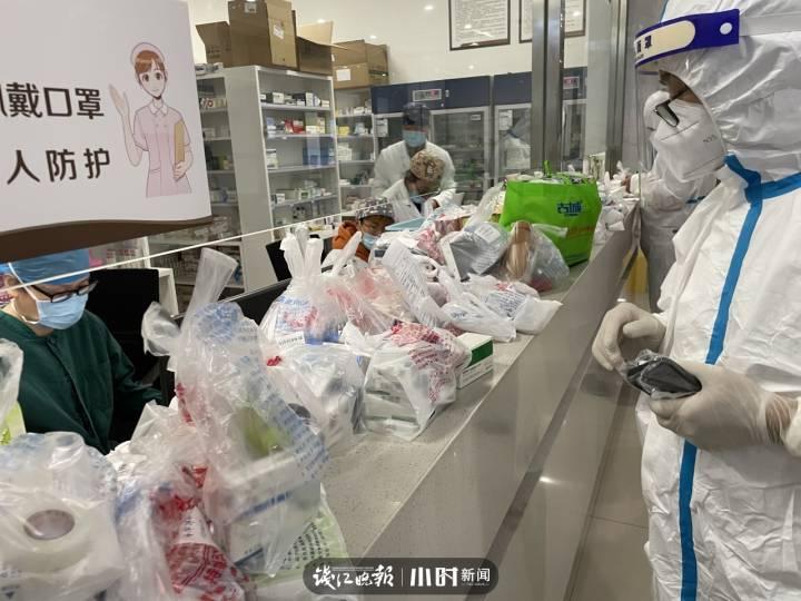 老大爷的“救命药”及时送上门，疫情期间天台这家医院成了“跑腿公司”休闲区蓝鸢梦想 - Www.slyday.coM
