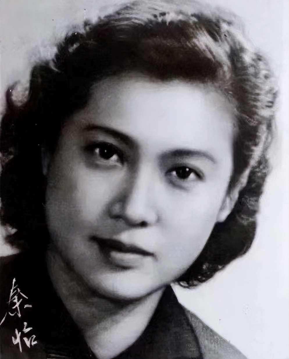 人民艺术家秦怡去世一生坎坷历遍悲欢离合终来优雅走完100岁