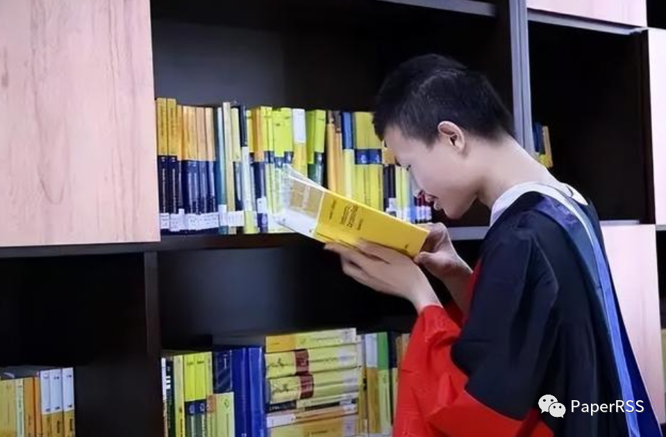 北大韦神现身校内食堂，据透露他换了智能手机，仍然一个人吃饭休闲区蓝鸢梦想 - Www.slyday.coM