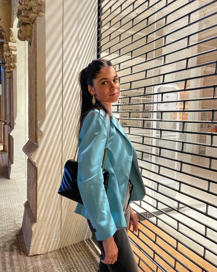 社交秀菲利克斯女友学潜水瓦尔加与佩莱浪漫晚餐