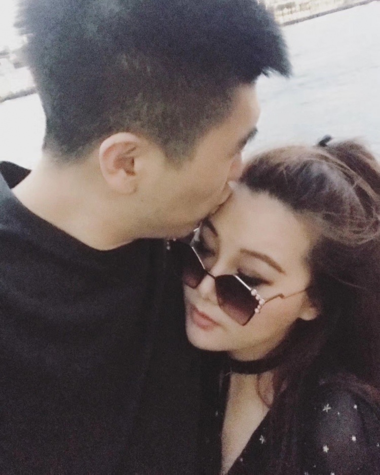 恭喜王薪凯将于本月15号举行婚礼胡明轩徐杰也将出席