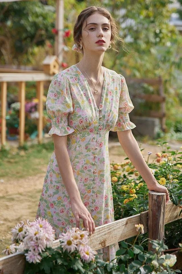 这个夏天爱上了优雅的法式风穿搭用风格进行诠释时髦与高级