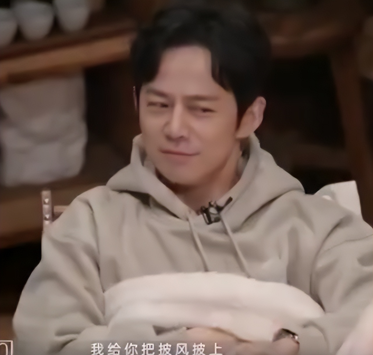 糖分超标!张杰现身谢娜综艺,穿情侣装当众上演深情对视甜齁休闲区蓝鸢梦想 - Www.slyday.coM 糖分超标!张杰现身谢娜综艺,穿情侣装当众上演深情对视甜齁休闲区蓝鸢梦想 - Www.slyday.coM