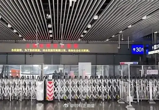 妻子在上海病逝，把她的骨灰装在行李箱里，准备带回老家……休闲区蓝鸢梦想 - Www.slyday.coM