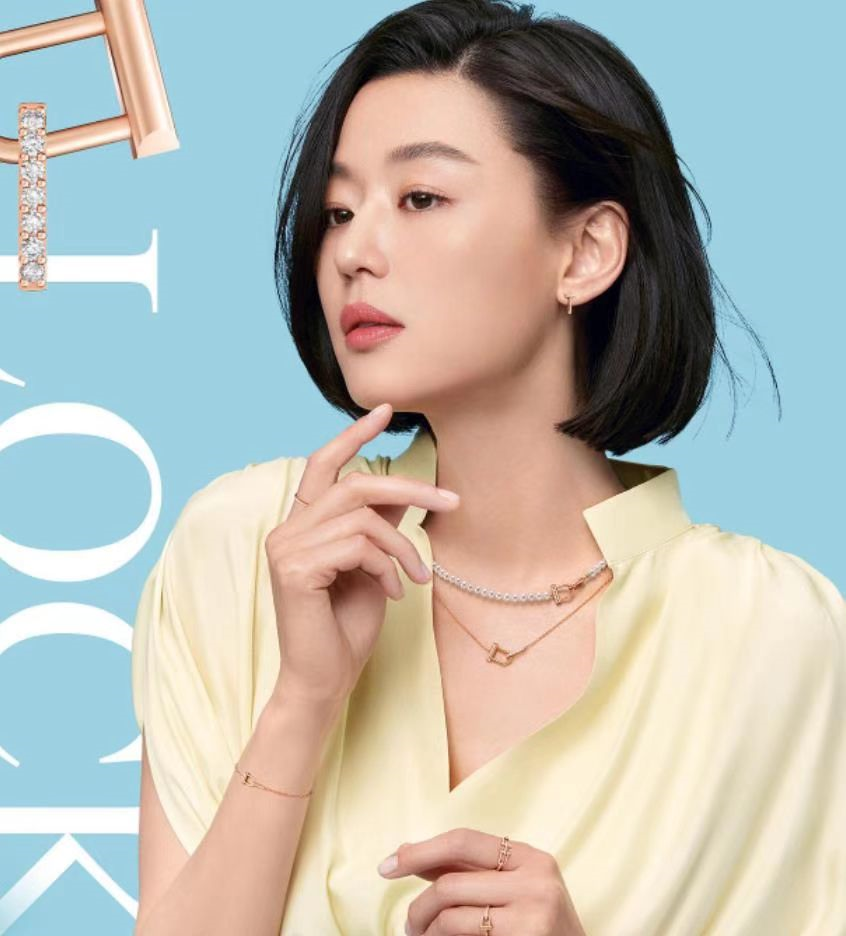 全智贤近照曝光,40岁魅力依旧,网友们称赞不已|全智贤|身材|短发_新浪