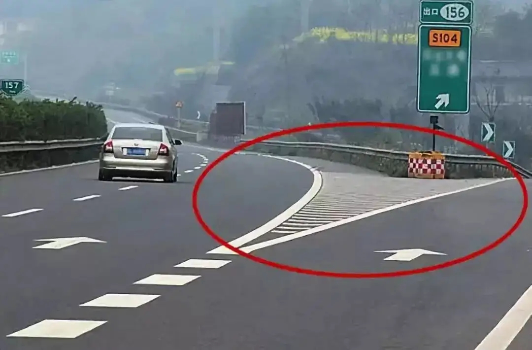 5种标线都设置在高速公路的危险地带新老司机都要知道