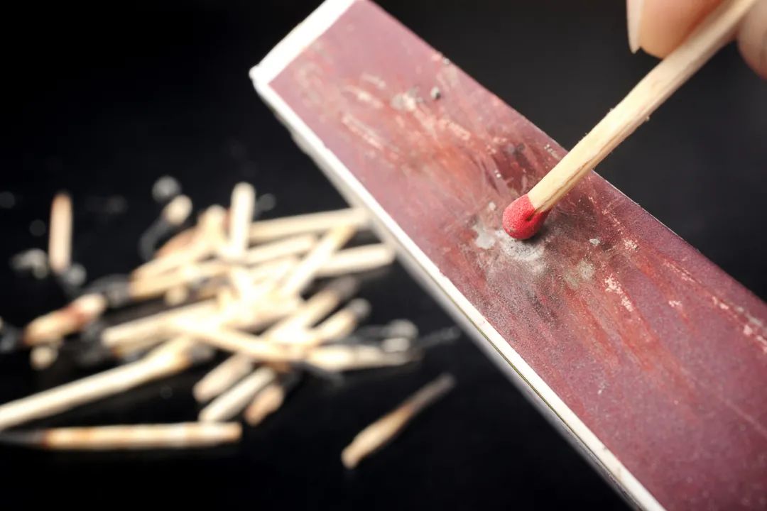 伦德斯特伦就已经制造出盒装火柴,这种火柴的盒子两侧涂有赤磷药料