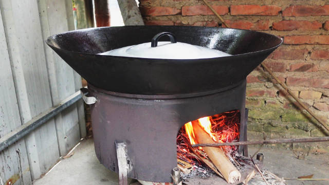 福建闽南最牛的咸饭柴火煮的大锅饭以前要满月宴才能吃到微博厨房大赛