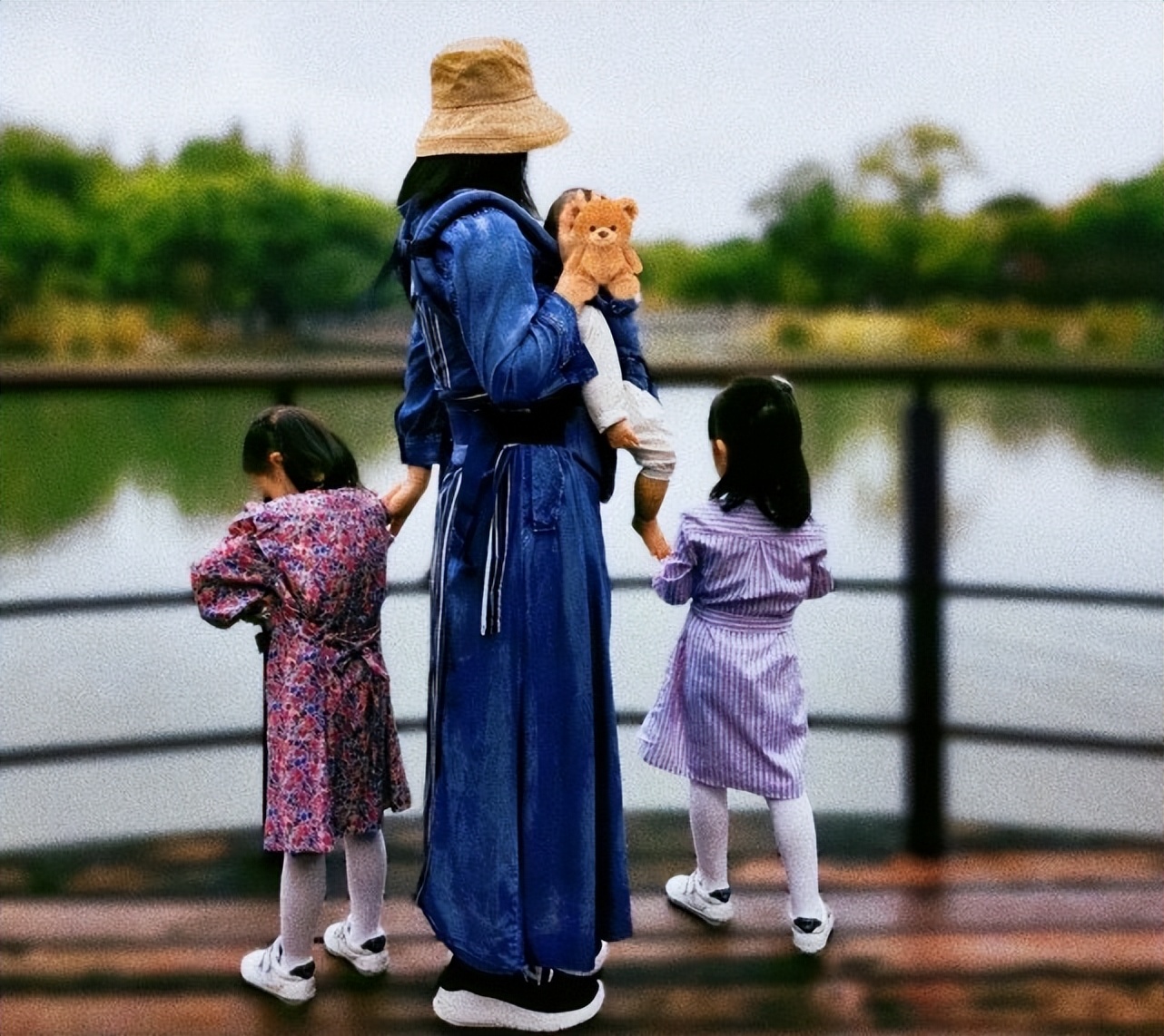 糖分超标!张杰现身谢娜综艺,穿情侣装当众上演深情对视甜齁休闲区蓝鸢梦想 - Www.slyday.coM 糖分超标!张杰现身谢娜综艺,穿情侣装当众上演深情对视甜齁休闲区蓝鸢梦想 - Www.slyday.coM