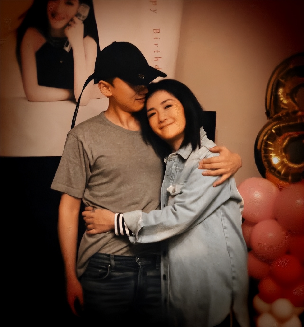 糖分超标!张杰现身谢娜综艺,穿情侣装当众上演深情对视甜齁休闲区蓝鸢梦想 - Www.slyday.coM 糖分超标!张杰现身谢娜综艺,穿情侣装当众上演深情对视甜齁休闲区蓝鸢梦想 - Www.slyday.coM