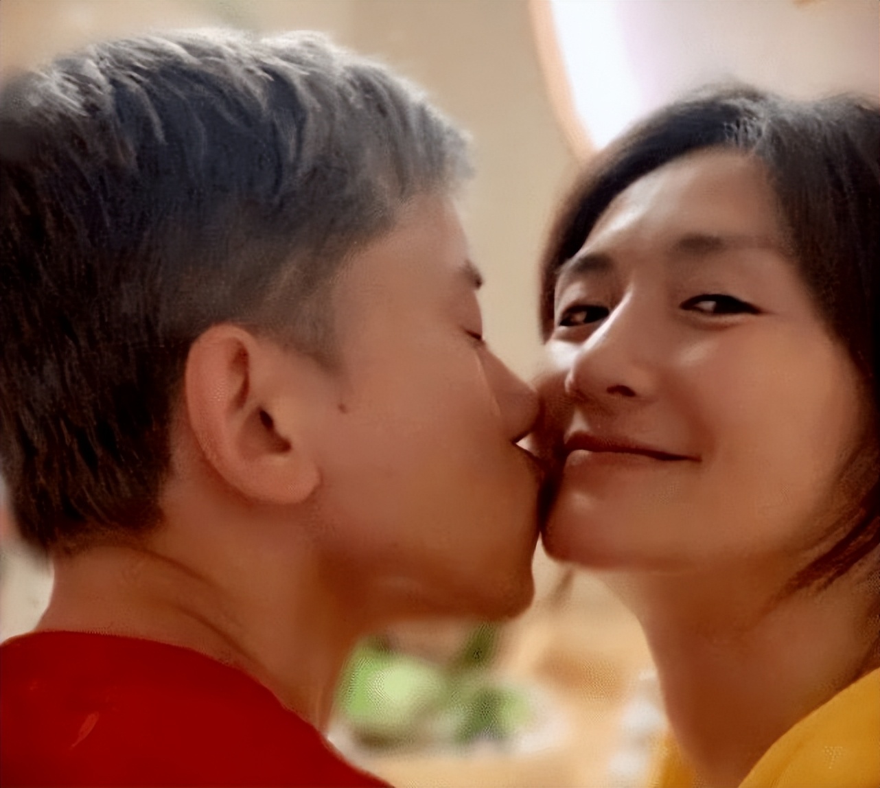 糖分超标!张杰现身谢娜综艺,穿情侣装当众上演深情对视甜齁休闲区蓝鸢梦想 - Www.slyday.coM 糖分超标!张杰现身谢娜综艺,穿情侣装当众上演深情对视甜齁休闲区蓝鸢梦想 - Www.slyday.coM