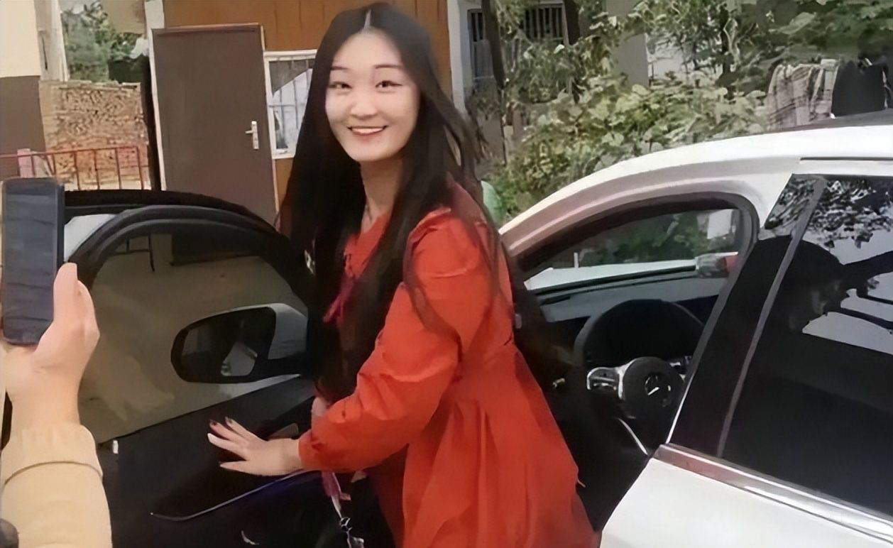 50万彩礼、宝马轿车,大衣哥对新儿媳的“宠溺”,我没看懂!休闲区蓝鸢梦想 - Www.slyday.coM 50万彩礼、宝马轿车,大衣哥对新儿媳的“宠溺”,我没看懂!休闲区蓝鸢梦想 - Www.slyday.coM