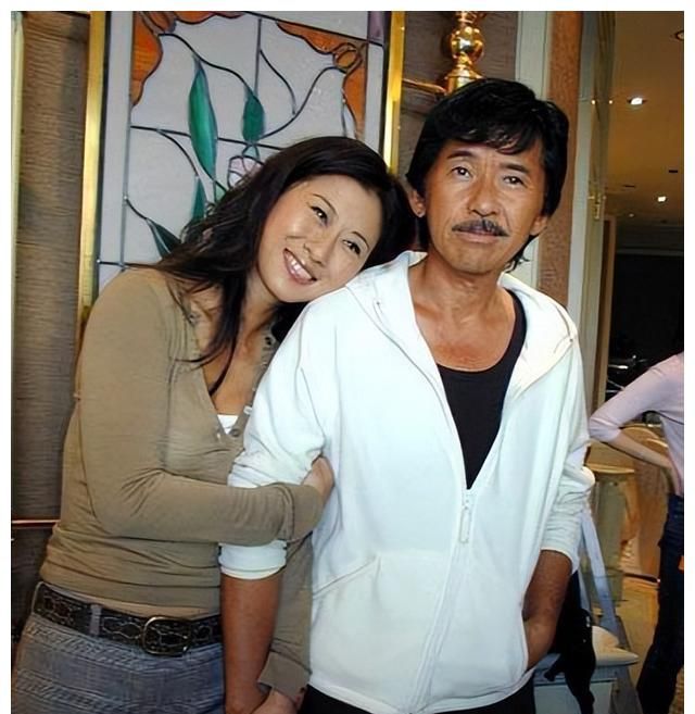 叶倩文:与林子祥相伴25年,61岁没孩子也无悔,满头银发依然优雅__财经