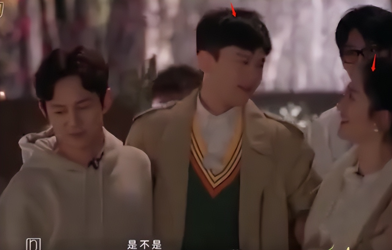 糖分超标!张杰现身谢娜综艺,穿情侣装当众上演深情对视甜齁休闲区蓝鸢梦想 - Www.slyday.coM 糖分超标!张杰现身谢娜综艺,穿情侣装当众上演深情对视甜齁休闲区蓝鸢梦想 - Www.slyday.coM