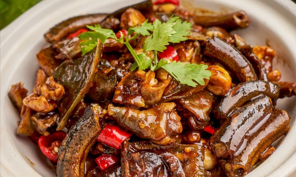 烧黄鳝别着急下锅,提前多做2步,黄鳝又香又嫩,没有土腥味