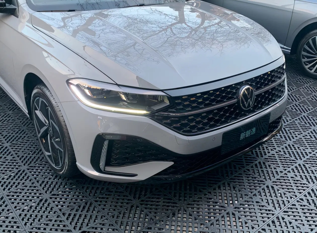 新款大众朗逸即将上市与帕萨特同脸内饰用料有进步