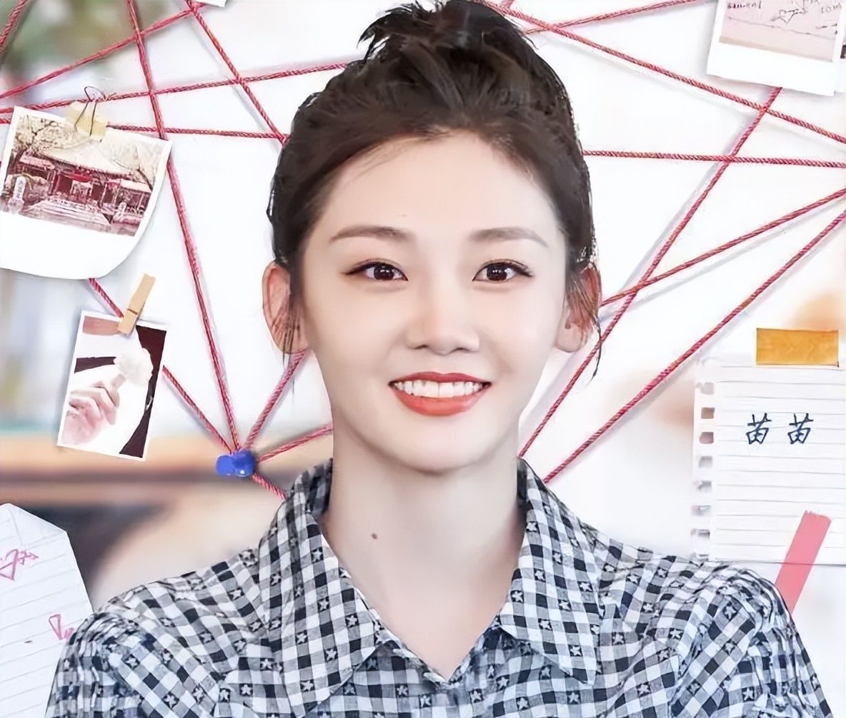 33岁苗苗挺二胎孕肚做早餐素颜出镜状态佳小酸奶正脸超像郑恺