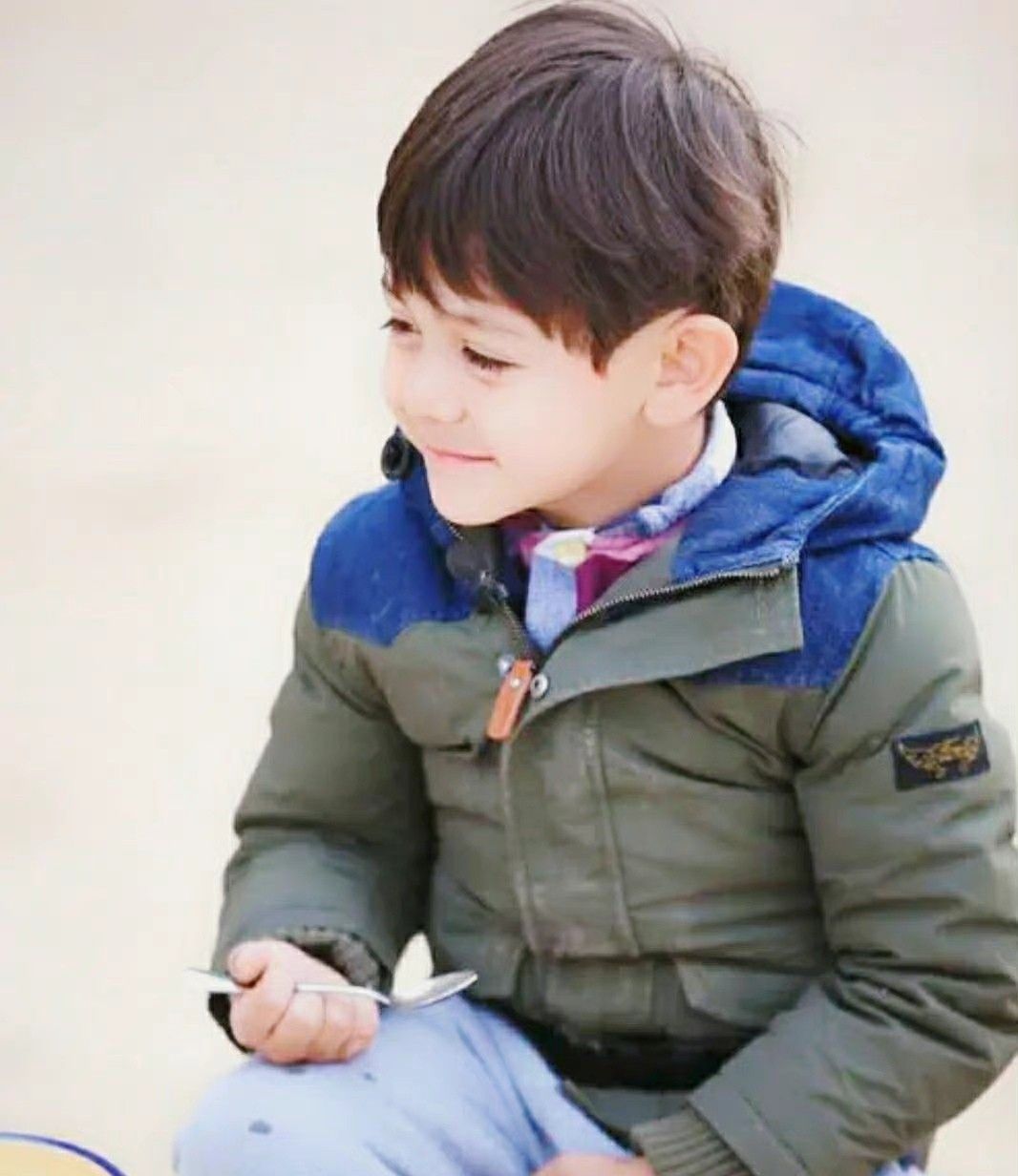 刘烨儿子诺一和妹妹出演话剧兄妹俩都长大了颜值高变化大