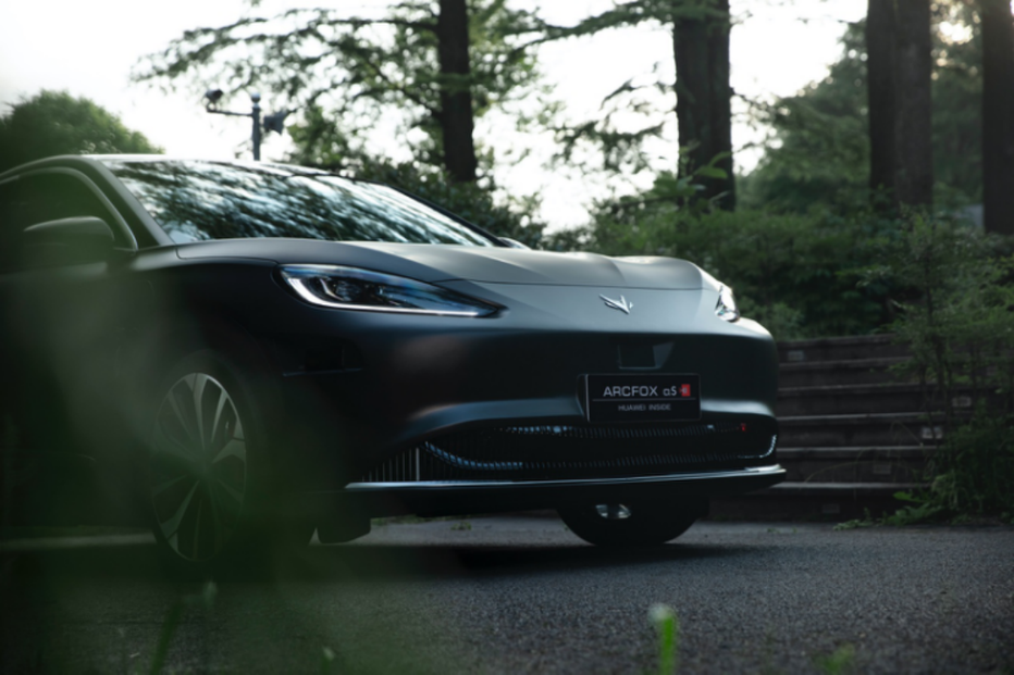 华为极狐汽车引领行业前沿科技倡导绿色出行新方式