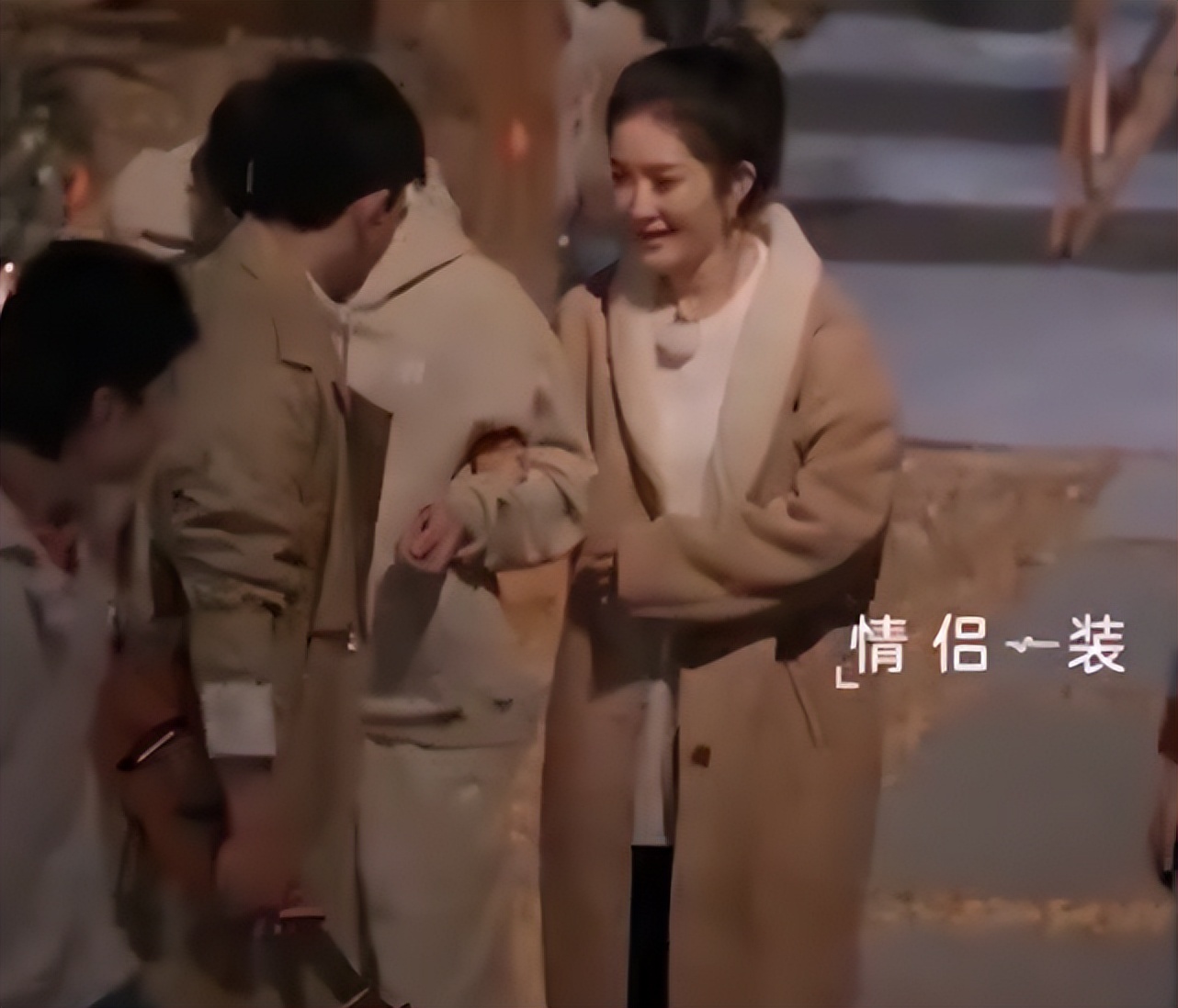 糖分超标!张杰现身谢娜综艺,穿情侣装当众上演深情对视甜齁休闲区蓝鸢梦想 - Www.slyday.coM 糖分超标!张杰现身谢娜综艺,穿情侣装当众上演深情对视甜齁休闲区蓝鸢梦想 - Www.slyday.coM