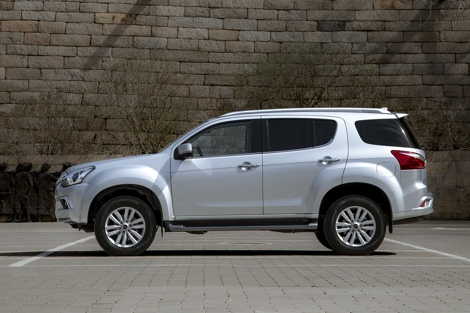 售1668万元起江西五十铃mux牧游侠汽油版上市