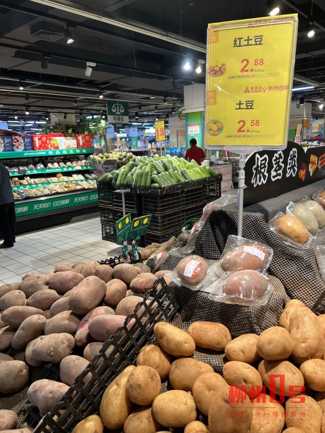 柳州一超市内发芽土豆成堆卖店员回复挑战你的常识