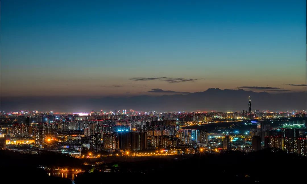 龙泉山遥望市区夜景&nbsp;&nbsp;摄影:成都极美小分队王勤