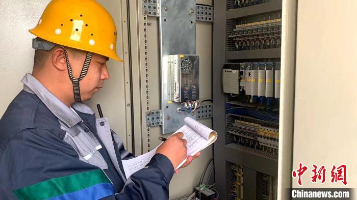 柴达木盆地“盐湖二代”：带着父亲的希望做得更好