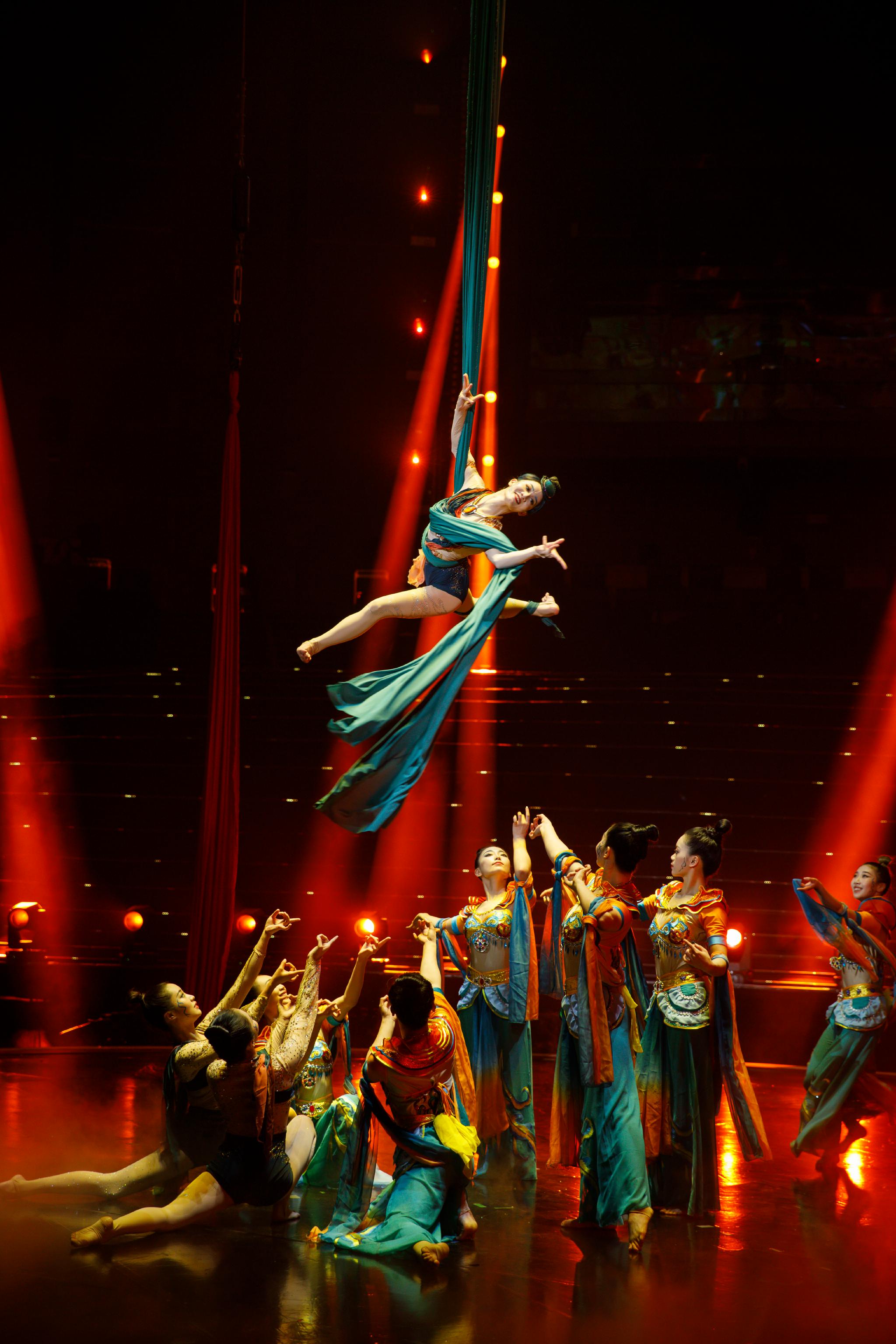 圈粉无数来看这群年轻人演绎的中国杂技