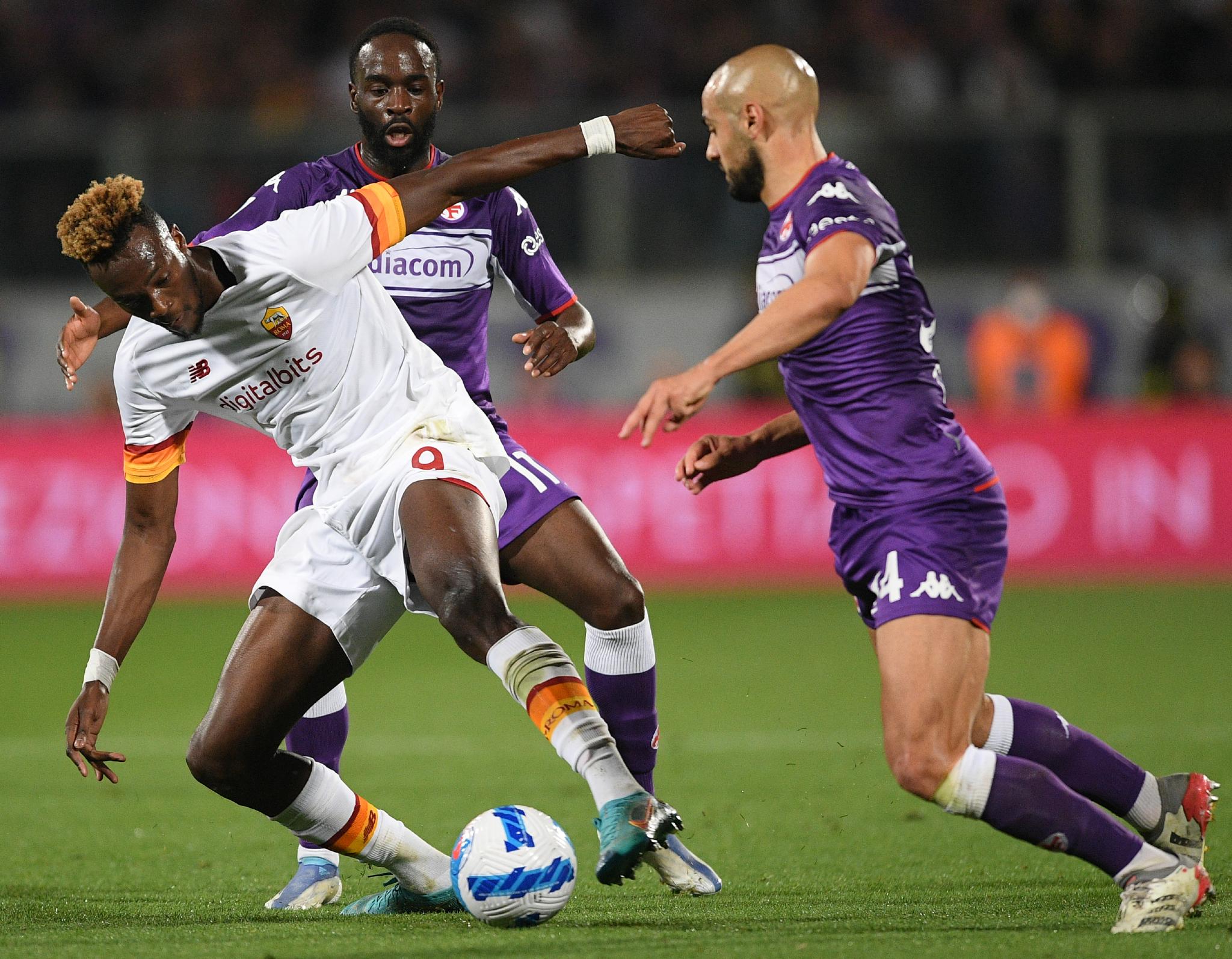 足球意甲佛罗伦萨胜罗马