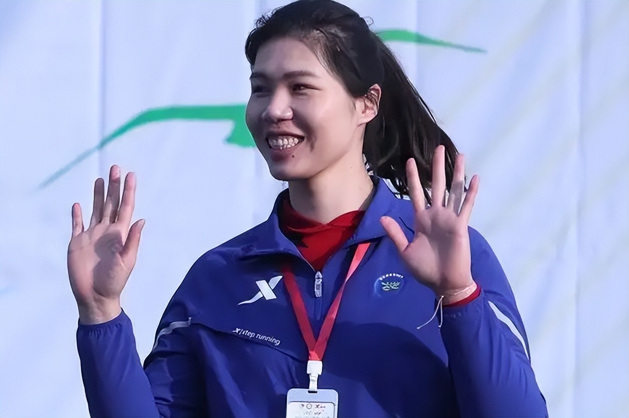 球迷校园偶遇徐云丽叹不愧是女排名将蔡斌或可邀她加入国家队