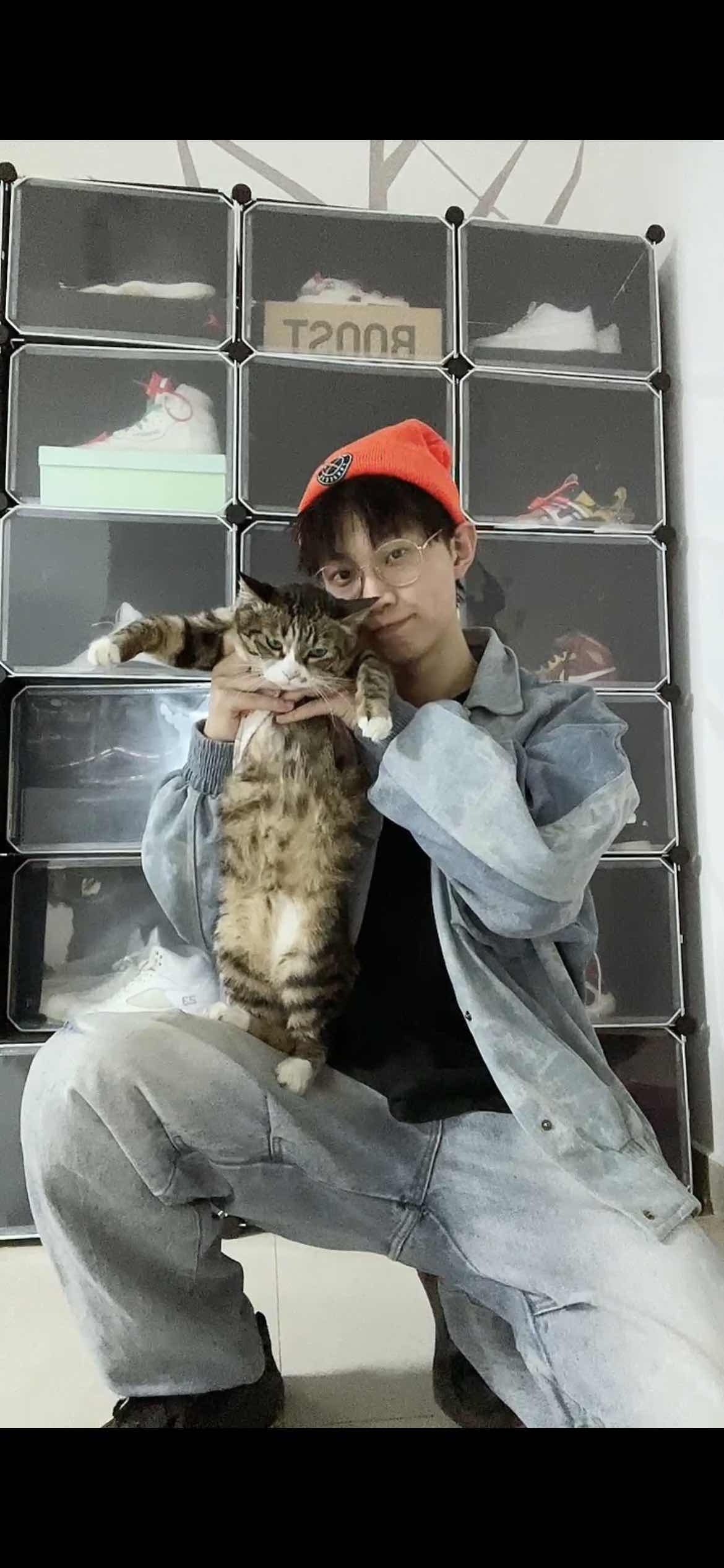 我的记“疫”丨门缝里的救助：90后小伙与被困的橘白猫休闲区蓝鸢梦想 - Www.slyday.coM