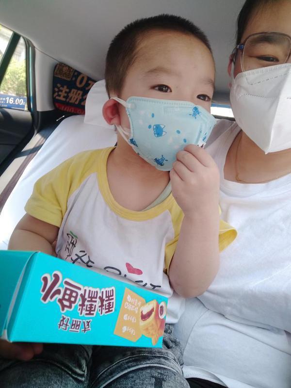 战疫·帮侬忙丨爸爸癌症病危，想看3岁半儿子！携子在沪就医妈妈泣诉求助，母子俩踏上回家路！休闲区蓝鸢梦想 - Www.slyday.coM