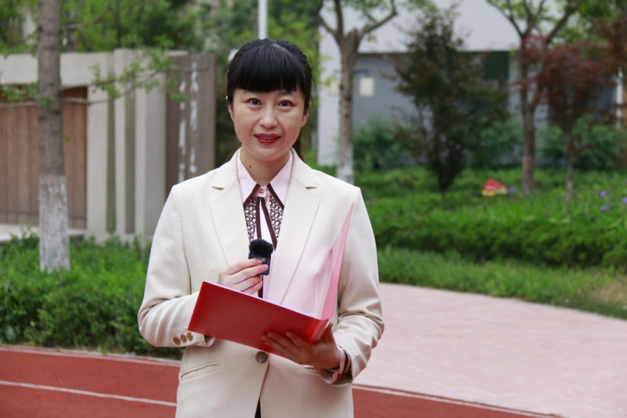 山大附中奥体中路学校举行线上升旗仪式