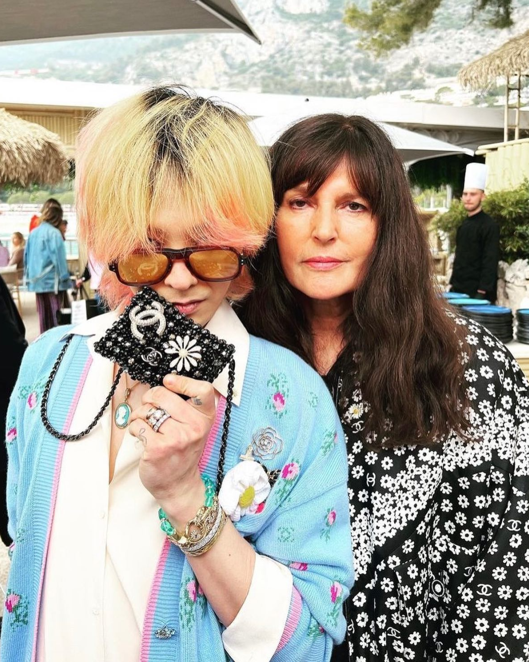 从被吐槽垃圾袋到权志龙机场带货,chanel 22包袋是继"流浪包"后下一个