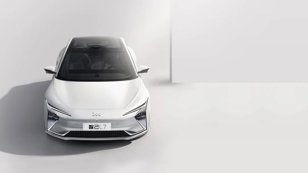 智己L7和蔚来ET7，谁更能支撑起40万元这个价位？