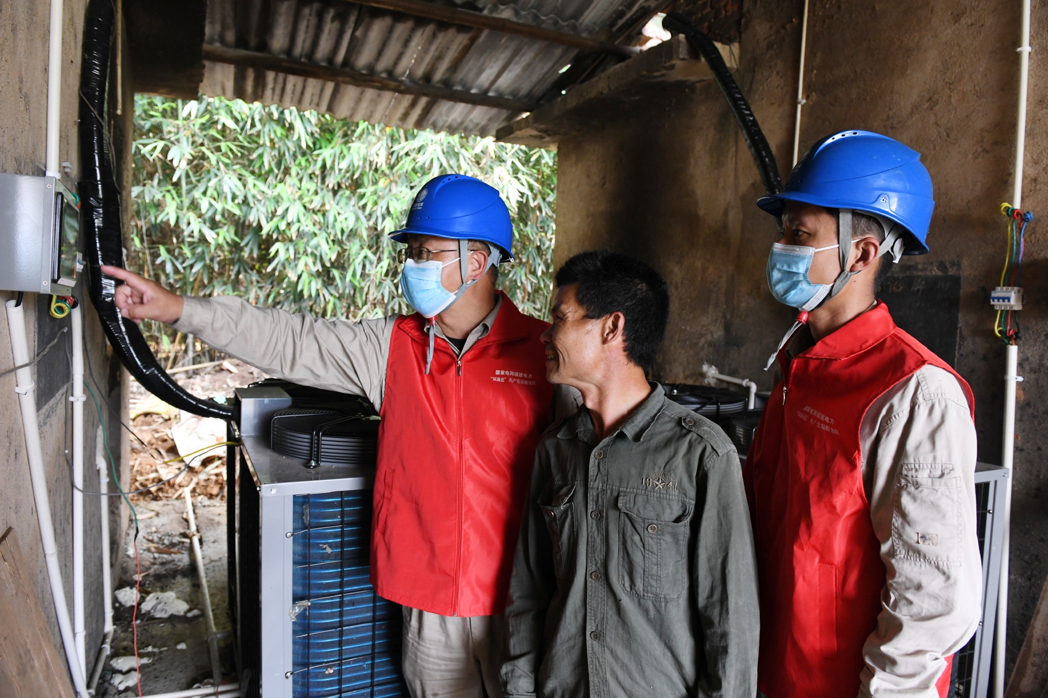 国网沙县区供电公司全电烤烟助力烟农喜收黄金叶