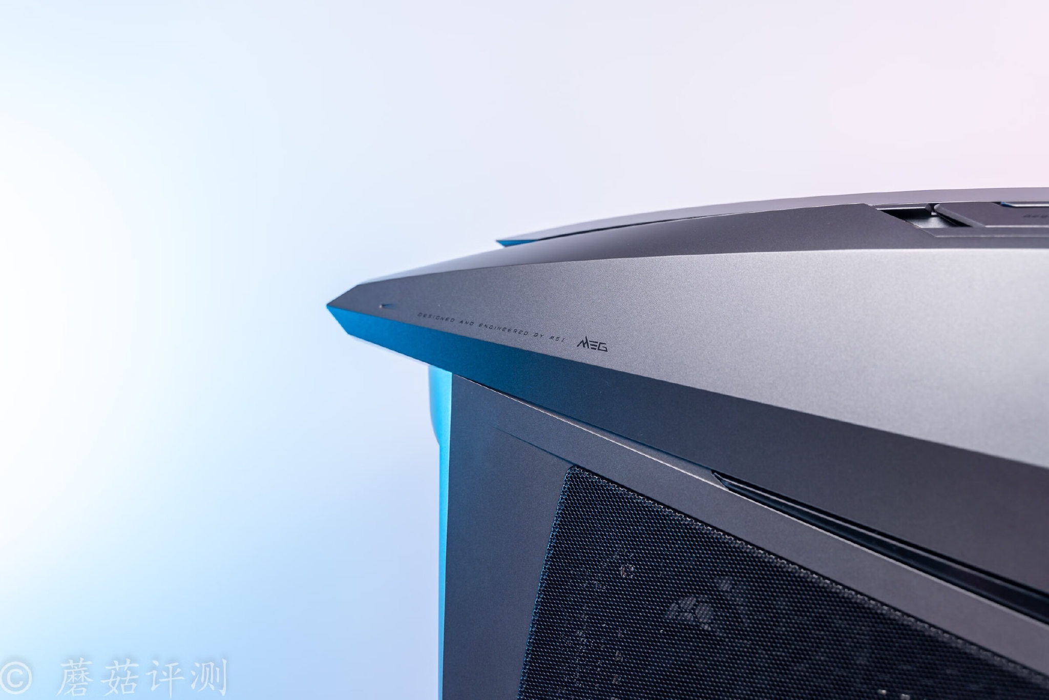 造型酷炫配置顶尖的外星飞船微星宙斯盾ti5水冷游戏主机评测