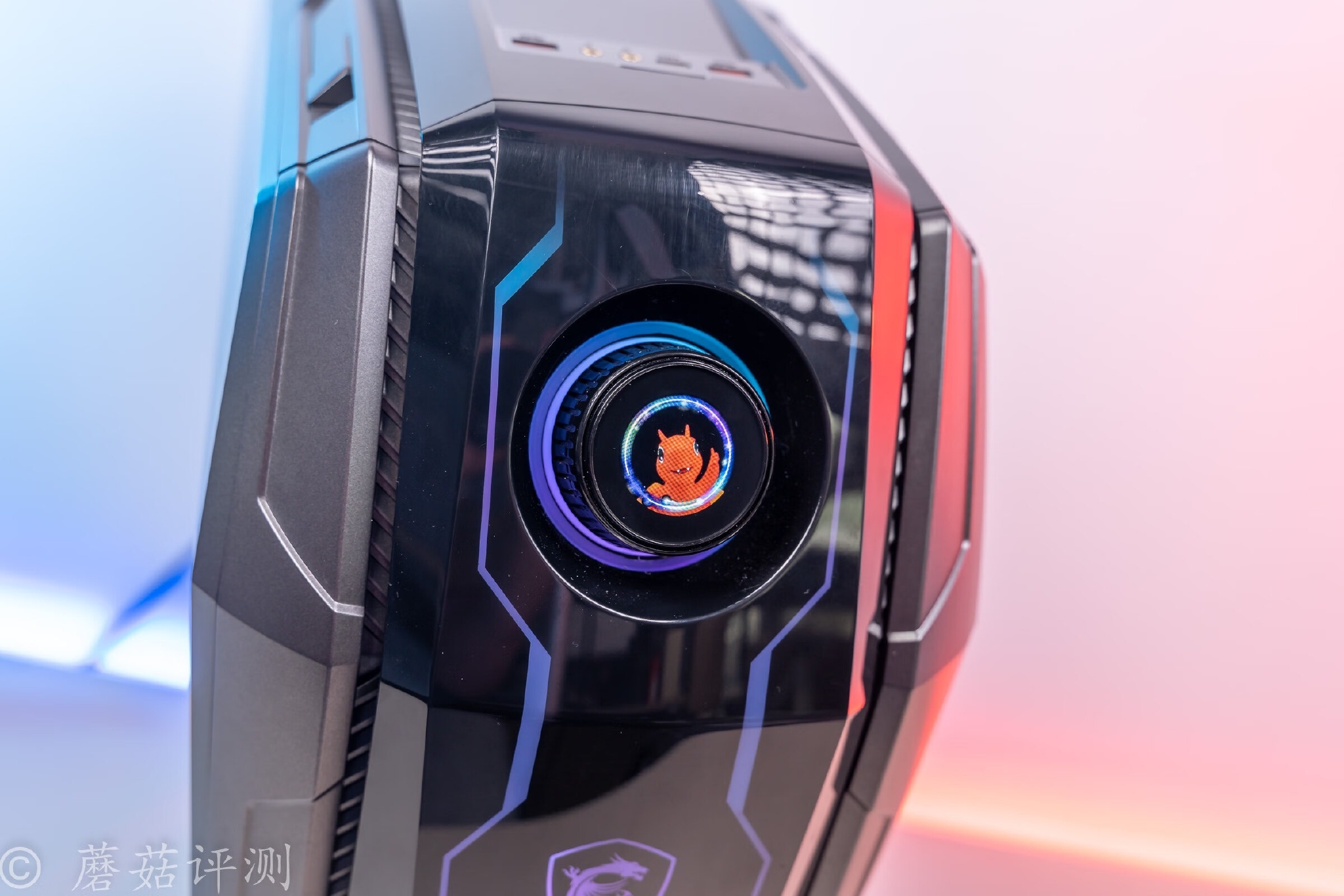 造型酷炫配置顶尖的外星飞船微星宙斯盾ti5水冷游戏主机评测