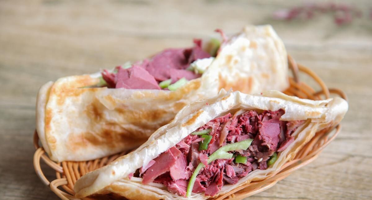 保定与沧州河间驴肉火烧同为河北名吃哪个更胜一筹呢