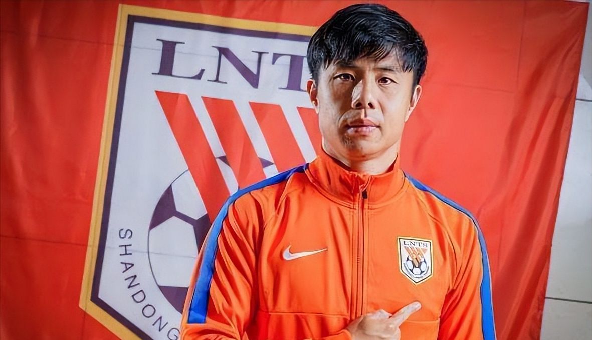 遭遇,早在2021年7月份,蒿俊闵转会离开自己效力了10年的山东泰山队