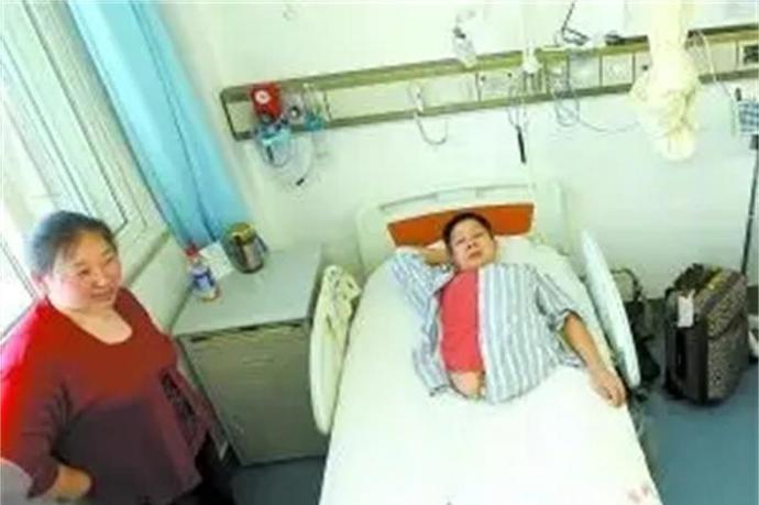 04年一男子因车祸被迫截肢只剩78厘米，妻子不离不弃如今已有孙女休闲区蓝鸢梦想 - Www.slyday.coM