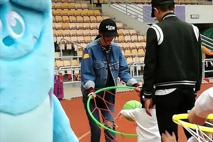 刘恺威父亲称小糯米不愿意跟妈妈见面,杨幂前公公真不招人待见休闲区蓝鸢梦想 - Www.slyday.coM 刘恺威父亲称小糯米不愿意跟妈妈见面,杨幂前公公真不招人待见休闲区蓝鸢梦想 - Www.slyday.coM