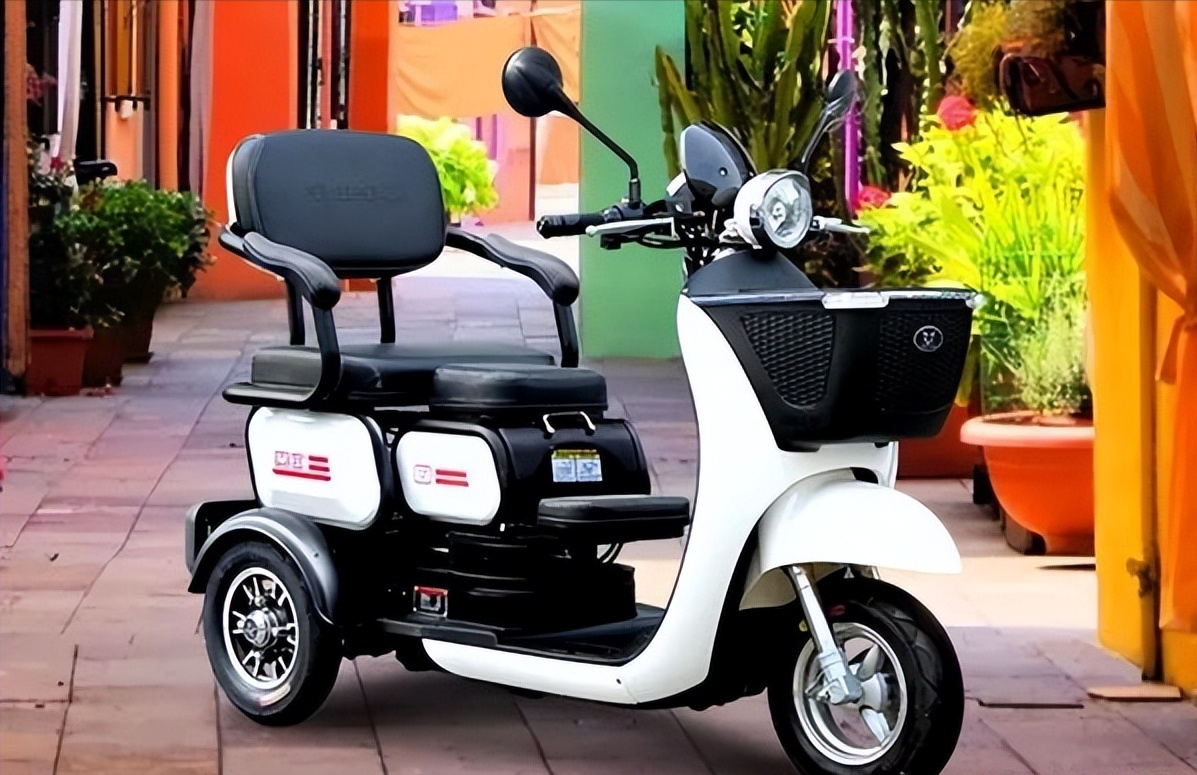 适合接娃的宗申电动三轮车,品牌联保,能骑8年