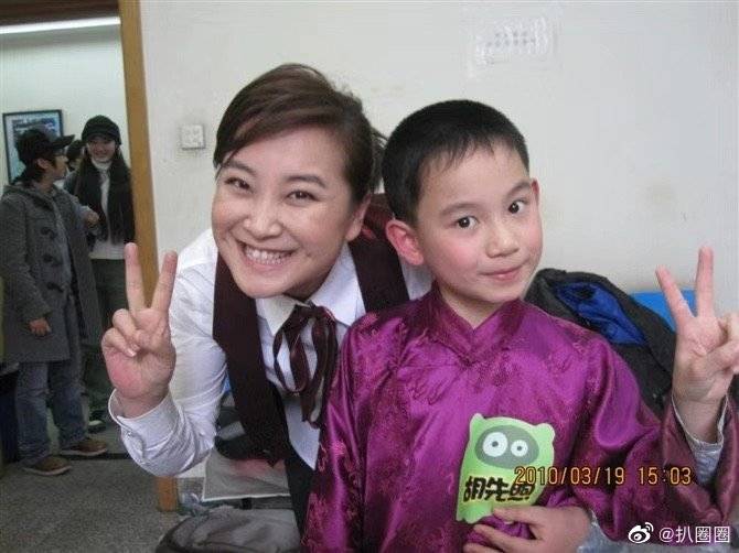 胡先煦小时候和贾玲年轻的时候的合照