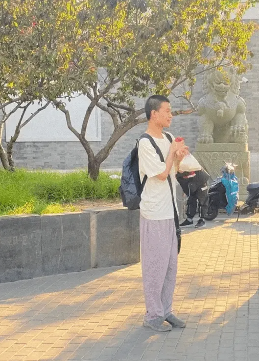 韦东奕帮6名博士秒解难题，拒收巨额酬金引争议，他到底有多牛？休闲区蓝鸢梦想 - Www.slyday.coM